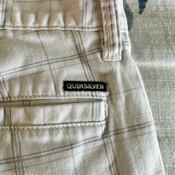 Quiksilver shorts - Picture 8 of 10